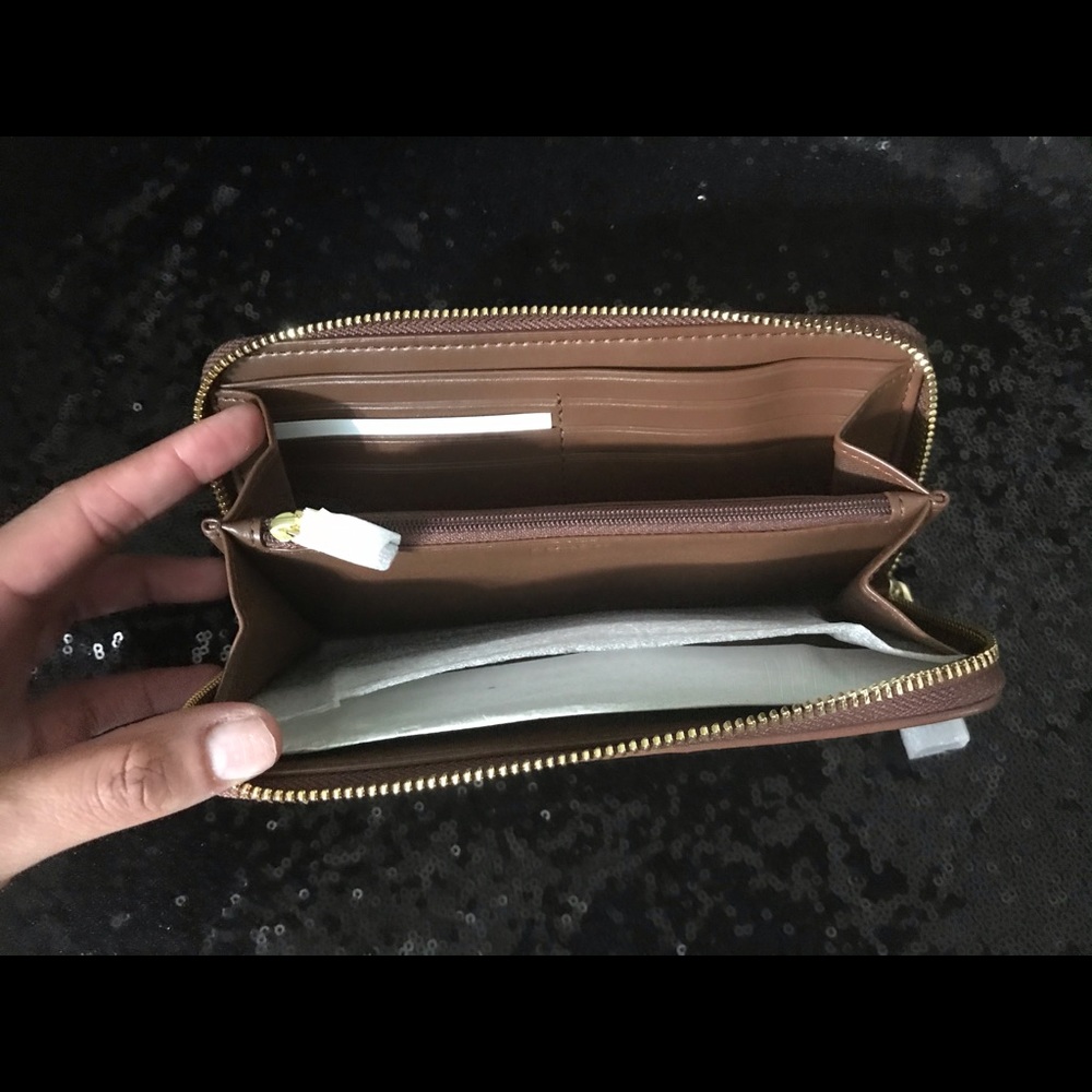 Coach: Accordion ZIP Wallet - Picture 5 of 5